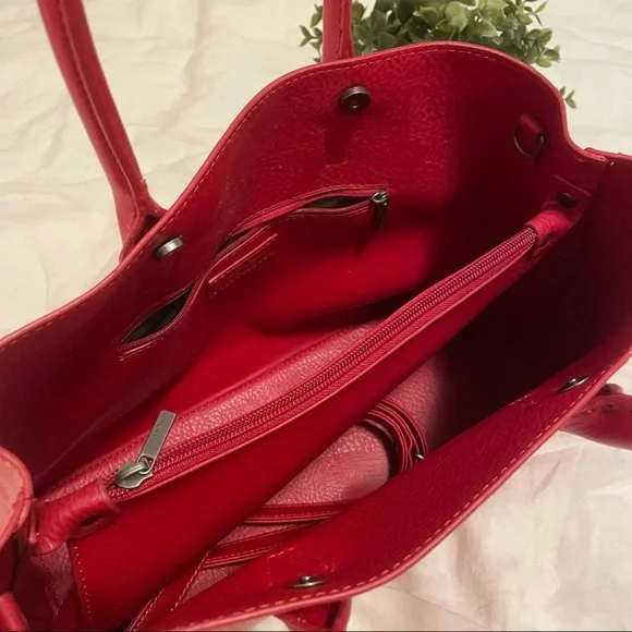 Matt&Nat Red Handbag - Picture 2 of 6